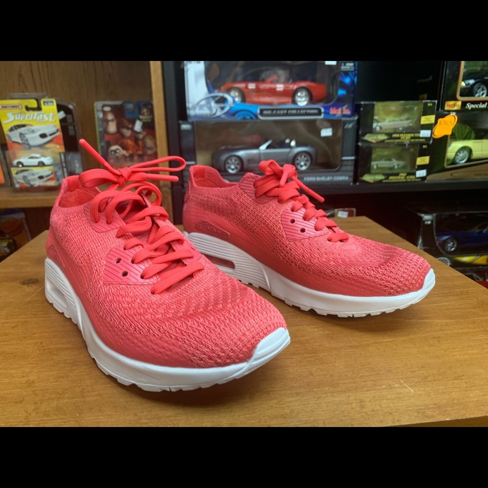 Woman’s Nike Air Max size 6.5
